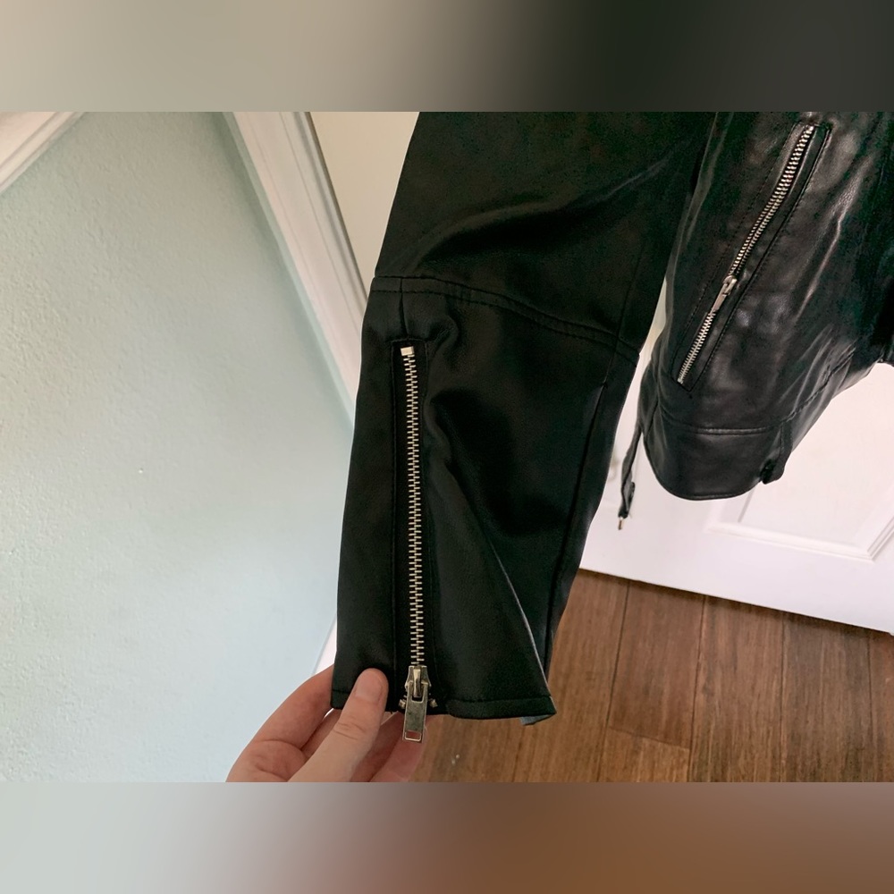 NOT REAL LEATHER Jacket! - Picture 4 of 7